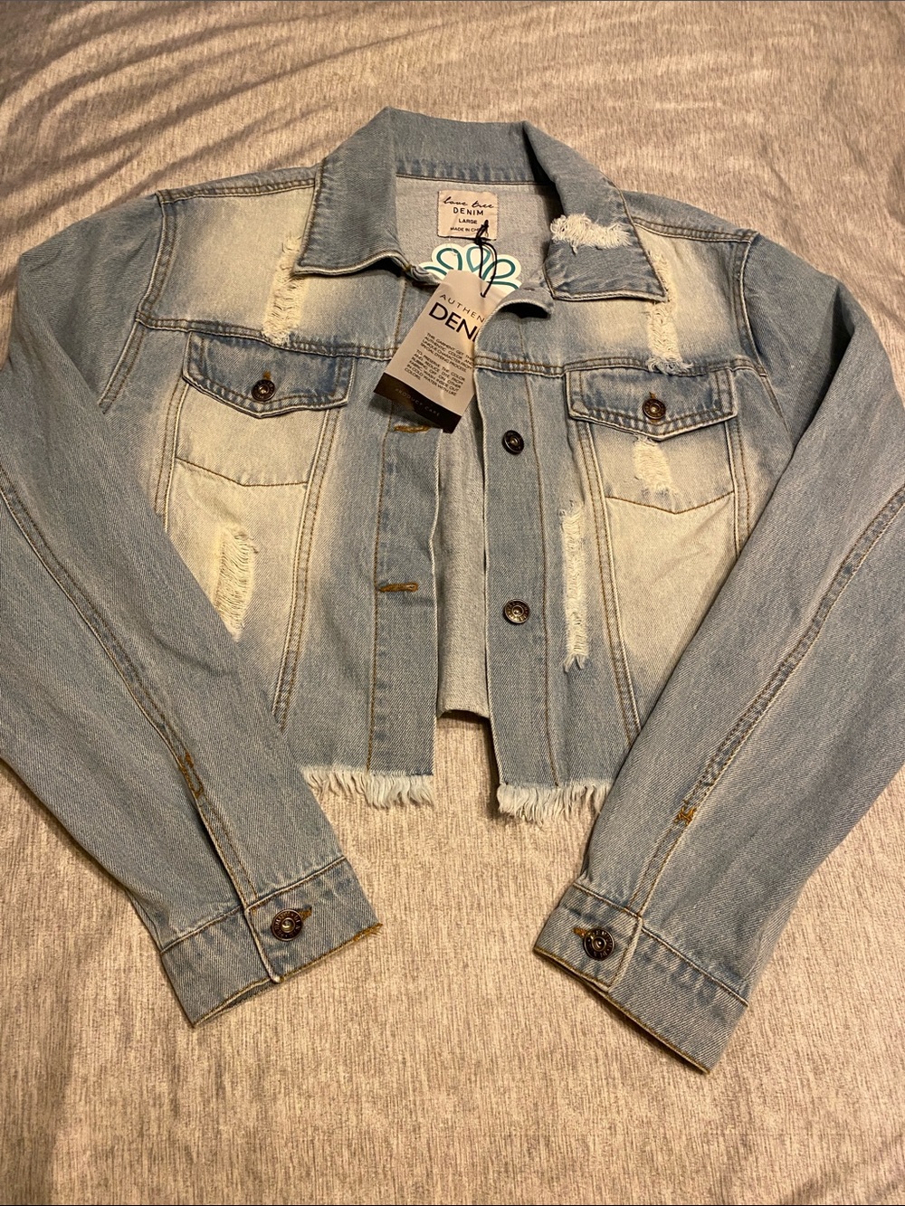 Love Tree Cropped Distressed Denim Jacket Sz L Light Wash Frayed Hem NWT